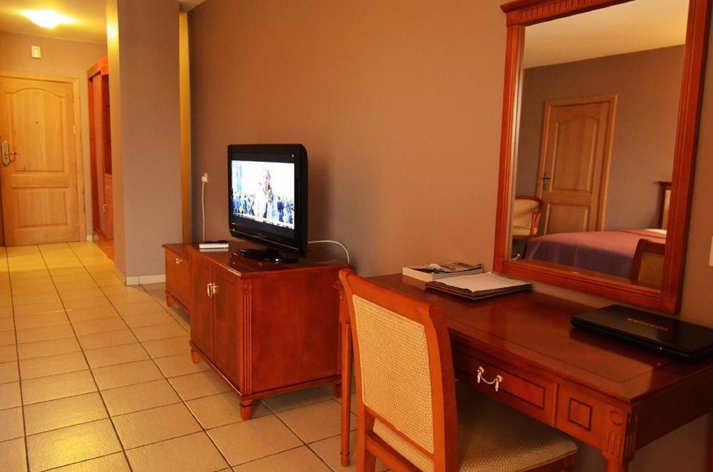 Mensvic Grand Hotel Acra Habitación foto