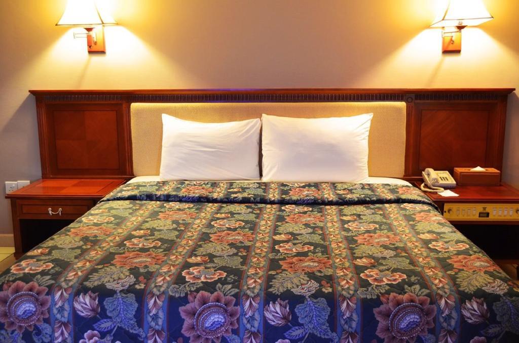 Mensvic Grand Hotel Acra Habitación foto